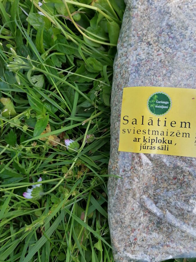 Salātiem sviestmaizēm ar ķiploku , jūras sāli 25g