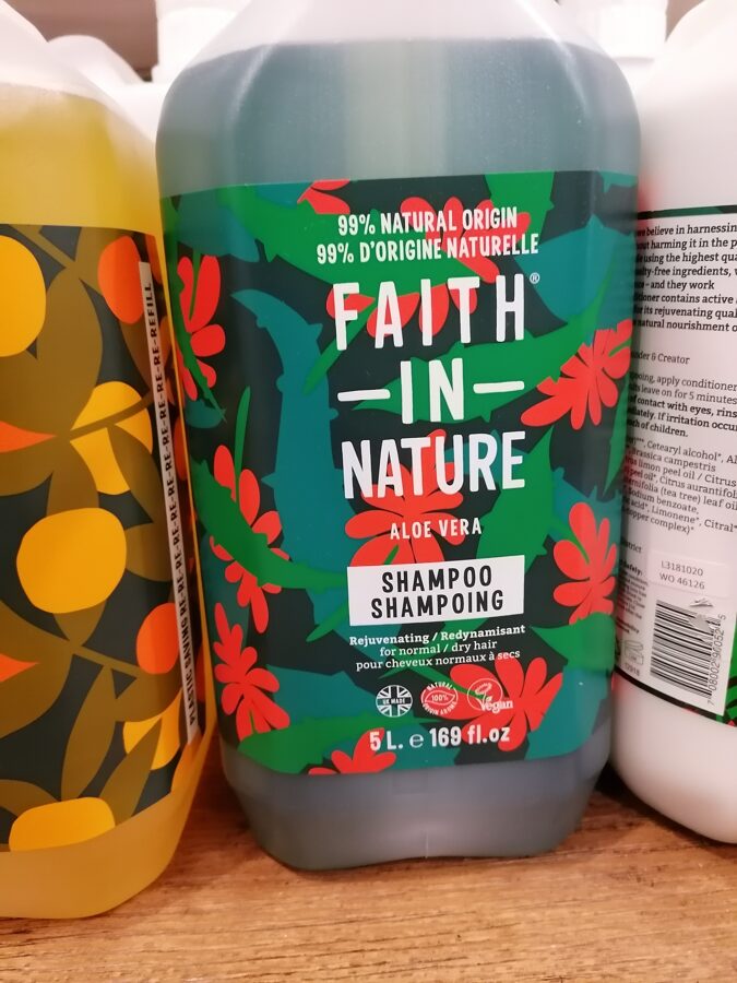 Atjaunojošš dabisks šampūns Faith in nature ar alveju